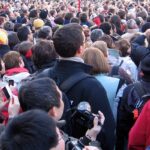 वर्ल्ड पॉपुलेशन डे 2025: दुनिया की बढ़ती आबादी का सच, खतरे और समाधान